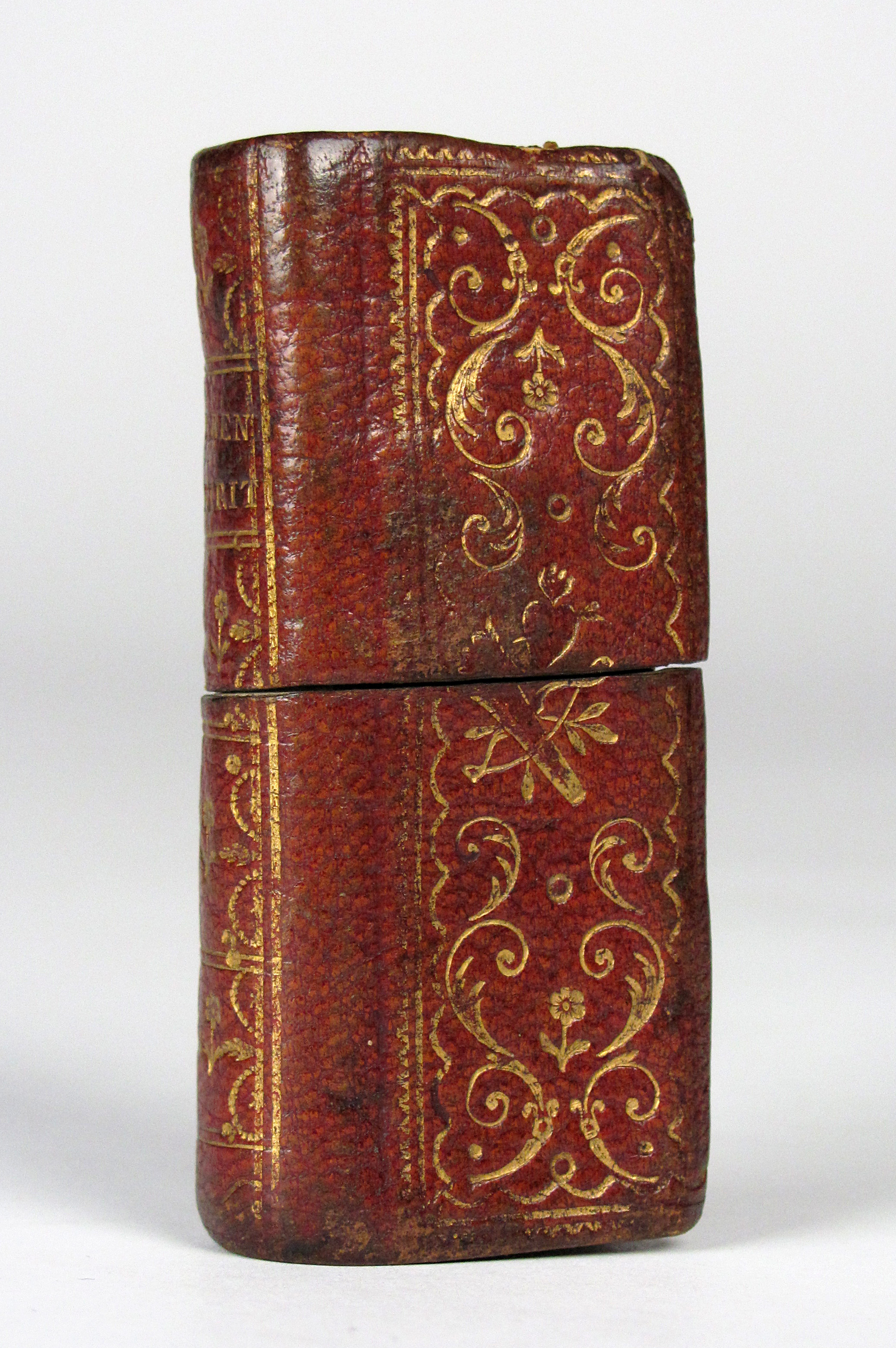 Anonym Non-Book. Steckschuber aus rotem Maroquin.