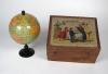 Anonym „Le jeu de globe“. Puzzle-Globus aus Holz von 22 Teilen. „Etudes geographique“.